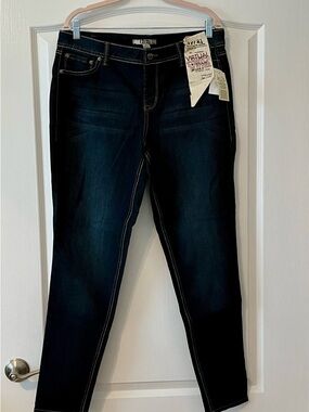 17/21 Exclusive Denim Dark Wash Women’s Jeans - size 16W stretch